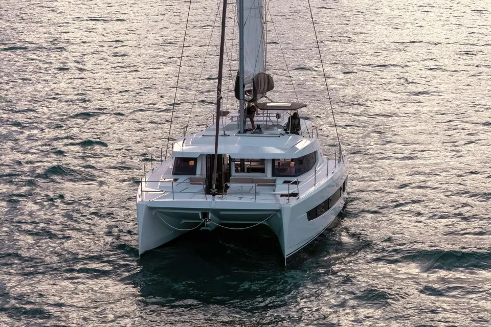 Aerial bow view of Lunara underway
